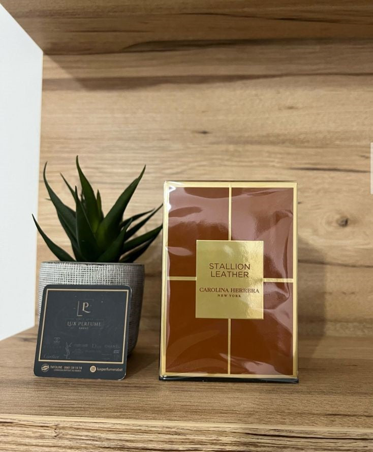 Stallion Leather Carolina Herrera pour homme et femme